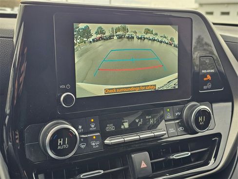 Used 2023 Toyota Highlander LE image 26