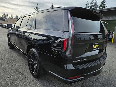 Used 2023 Cadillac Escalade ESV Sport Platinum image 6