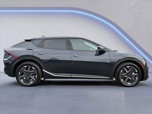 New 2025 Kia EV6 Light w/ Light LR Technology Package image 2