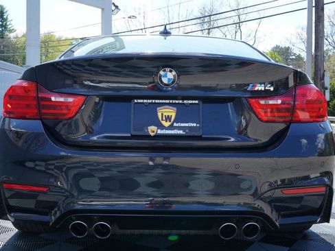 Used 2016 BMW M4 Coupe w/ Executive Package RWD image 8