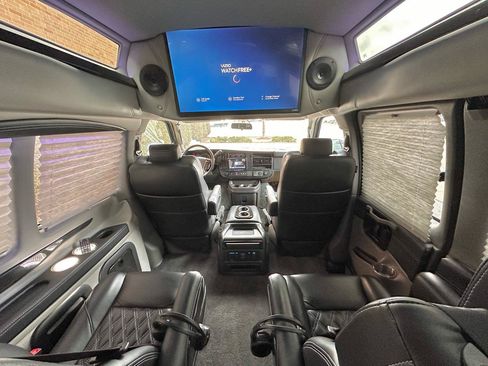 Used 2023 GMC Savana 2500 image 71