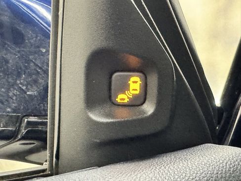 Used 2023 Acura MDX SH-AWD image 18