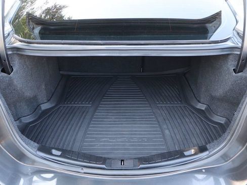 Used 2018 Ford Fusion SE w/ Equipment Group 201A FWD image 14