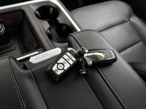 Used 2025 Ford Expedition Platinum AWD/4WD image 44