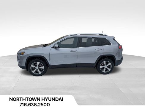 Used 2021 Jeep Cherokee Limited image 2