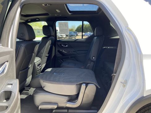 Used 2023 Chevrolet Traverse LT w/ LT Premium Package AWD/4WD image 27
