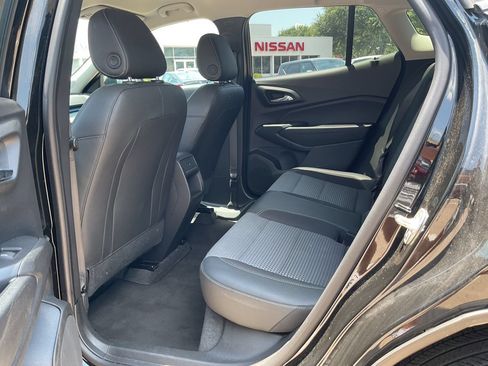 Used 2025 Chevrolet Trax LT FWD image 9