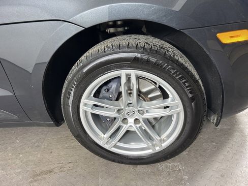 Certified 2025 Porsche Macan image 11