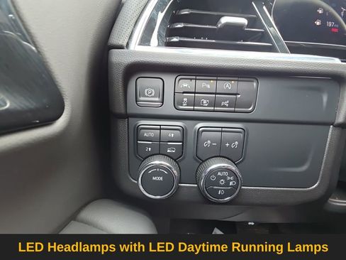 Used 2025 Chevrolet Suburban Premier image 25