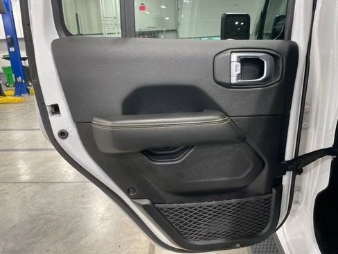 Used 2024 Jeep Wrangler Unlimited Sahara w/ Technology Group AWD/4WD image 30