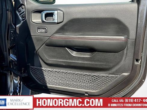 Used 2024 Jeep Gladiator Rubicon w/ Technology Group AWD/4WD image 28