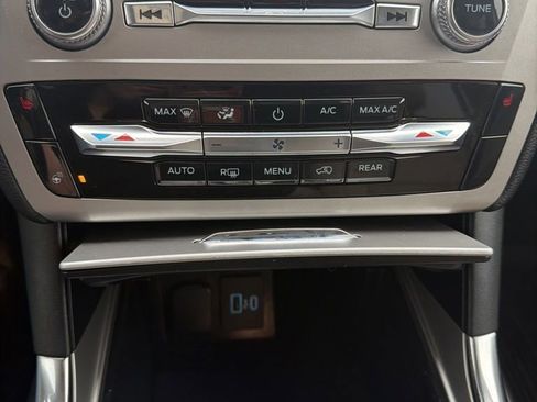 Used 2022 Ford Explorer XLT w/ Equipment Group 202A image 23