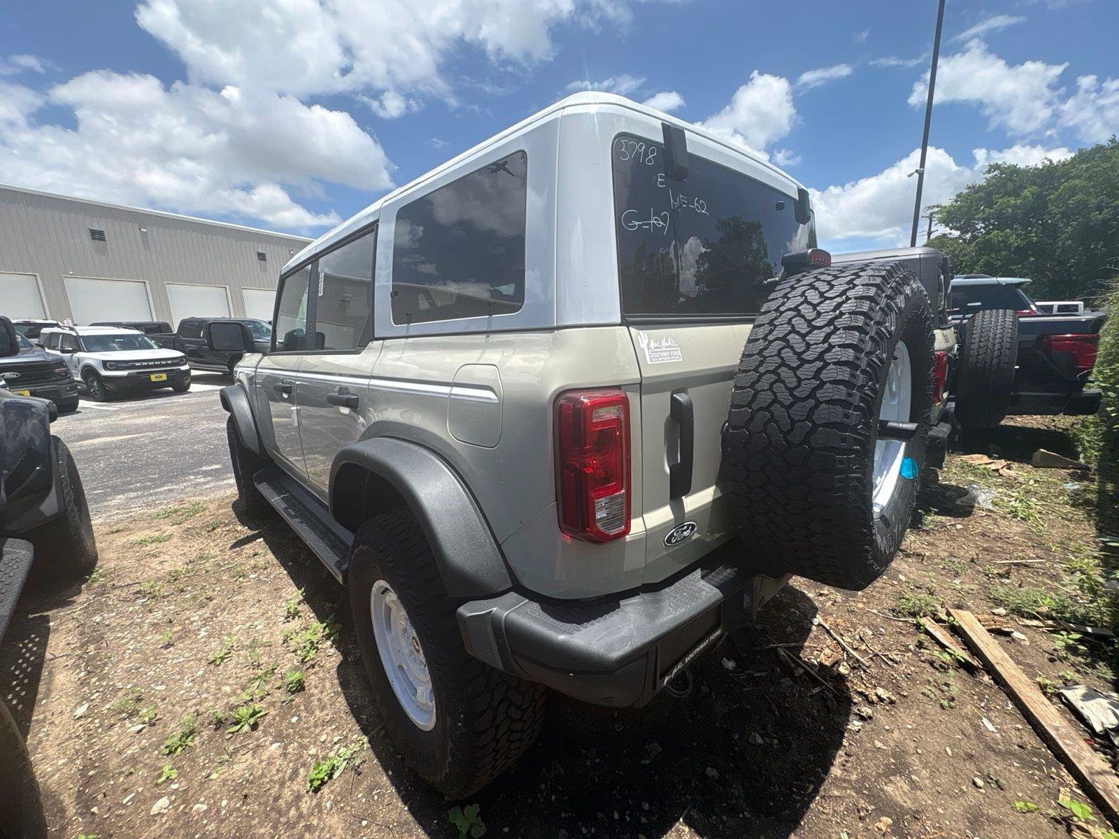 New 2026 Ford Bronco Heritage Edition AWD/4WD image 2