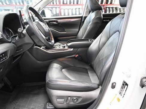 Used 2022 Toyota Highlander Platinum image 10