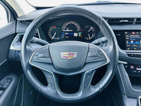 Used 2018 Cadillac XT5 Luxury w/ Driver Awareness Package image 18