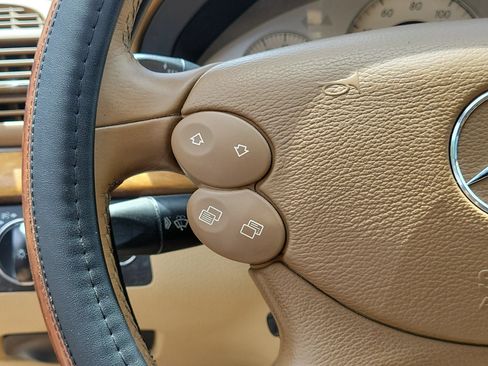 Used 2007 Mercedes-Benz E 550 Sedan image 23