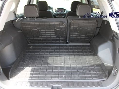 Used 2023 GMC Terrain SLE w/ Elevation Edition FWD image 10