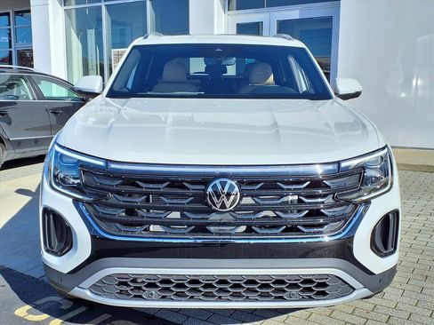 New 2026 Volkswagen Atlas Cross Sport SE image 2