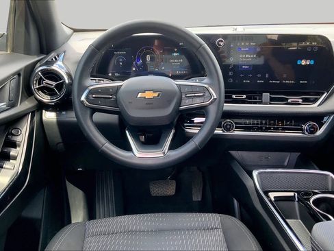 Used 2025 Chevrolet Equinox LT FWD image 6