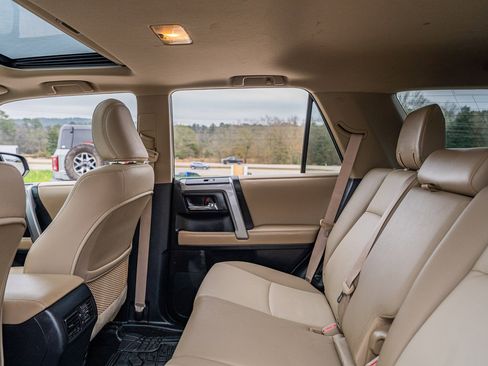 Used 2016 Toyota 4Runner SR5 Premium image 18