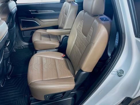 Used 2022 Kia Telluride SX w/ SX Prestige Package AWD/4WD image 16