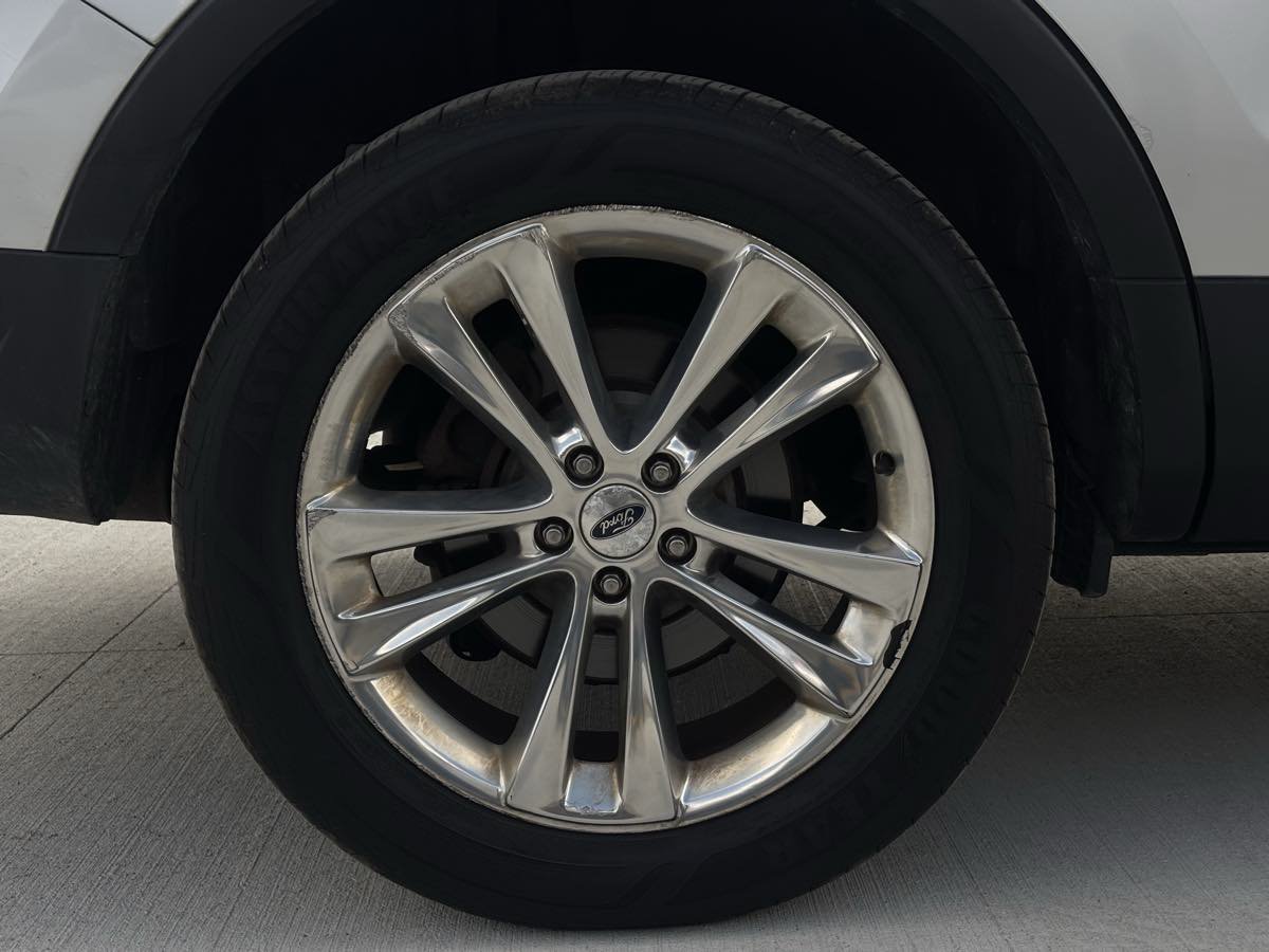 Used 2019 Ford Explorer XLT w/ Equipment Group 202A AWD/4WD image 28