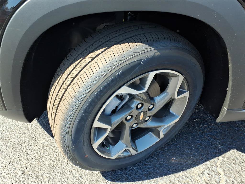New 2026 Chevrolet Trax LT w/ LT Convenience Package FWD image 16