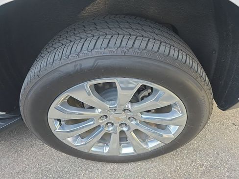 Used 2024 Chevrolet Tahoe Premier w/ Premium Package image 5