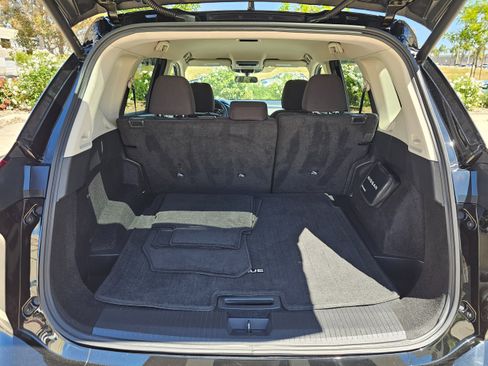 Used 2025 Nissan Rogue SV image 27