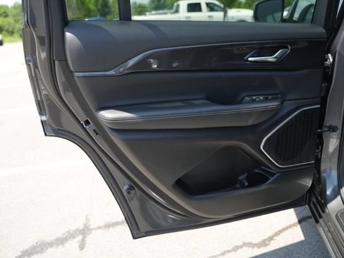 Used 2022 Jeep Grand Cherokee L Laredo w/ Luxury Tech Group I AWD/4WD image 17