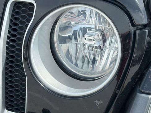 Used 2020 Jeep Wrangler Unlimited Sahara AWD/4WD image 11