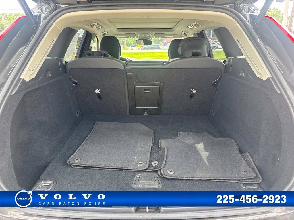 Used 2025 Volvo XC60 B5 Plus AWD/4WD image 12
