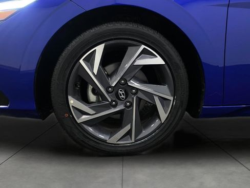 Certified 2025 Hyundai Elantra SEL image 12