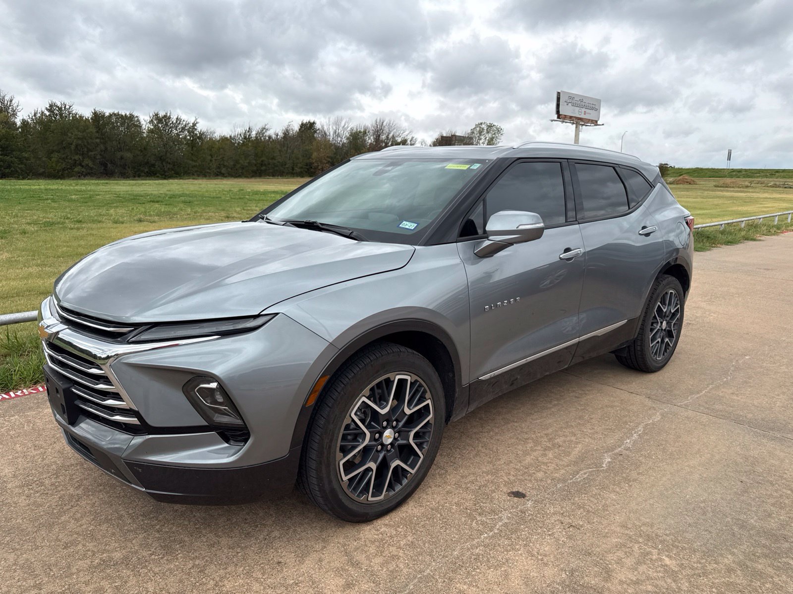 Used 2024 Chevrolet Blazer Premier w/ Driver Confidence II Package FWD image 4