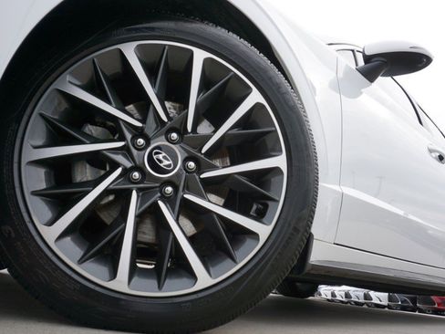 Used 2020 Hyundai Sonata Limited image 10