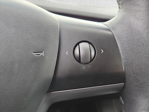 Used 2023 Tesla Model Y Long Range image 11