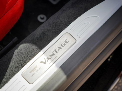 Used 2019 Aston Martin V8 Vantage Coupe RWD image 20