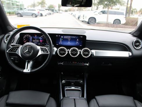 Certified 2025 Mercedes-Benz GLB 250 image 24