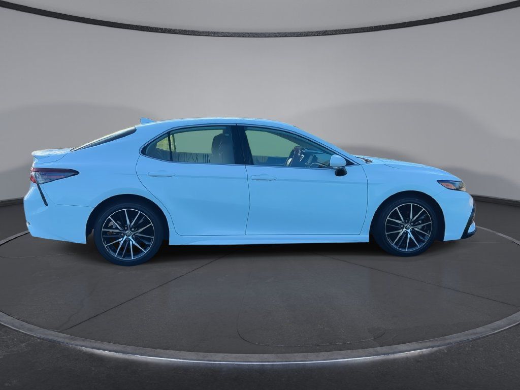 Used 2023 Toyota Camry SE FWD image 9