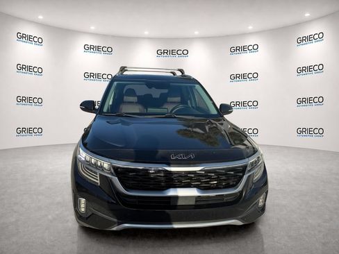 Used 2022 Kia Seltos SX w/ Sunroof Package AWD/4WD image 2