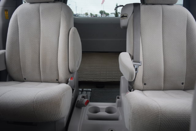 Used 2014 Toyota Sienna LE FWD image 15