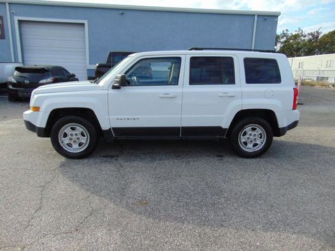 Used 2014 Jeep Patriot Sport w/ Power Value Group image 4