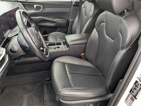 Used 2024 Kia Sorento S image 21