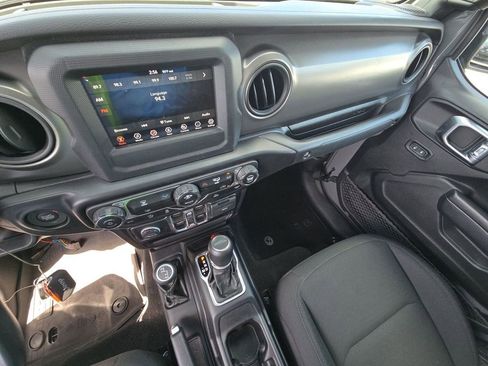 Used 2022 Jeep Gladiator Overland AWD/4WD image 6