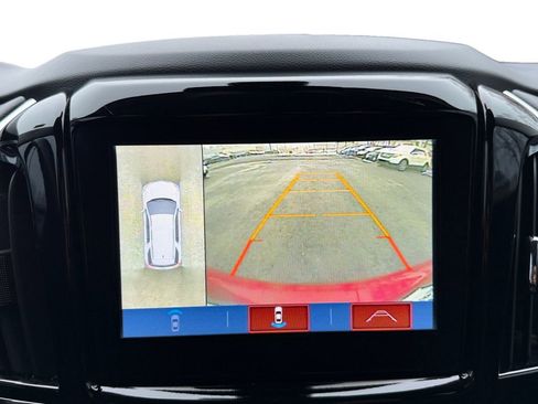 Used 2018 Chevrolet Traverse LT image 15