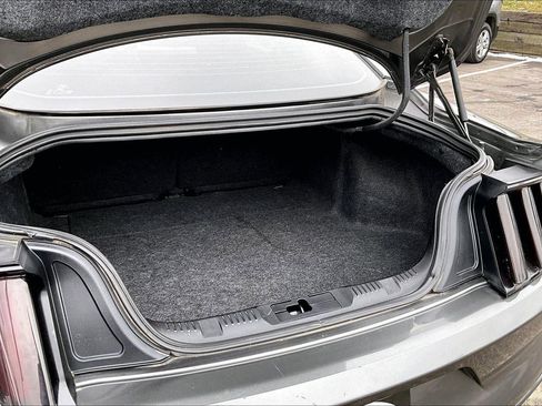 Used 2016 Ford Mustang Coupe image 4