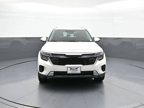 Certified 2024 Kia Seltos SX w/ SX Sunroof Package AWD/4WD image 2