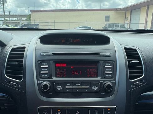 Used 2014 Kia Sorento LX image 19