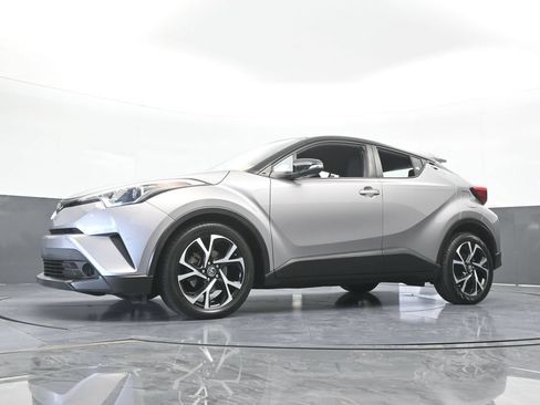 Used 2019 Toyota C-HR XLE FWD image 55