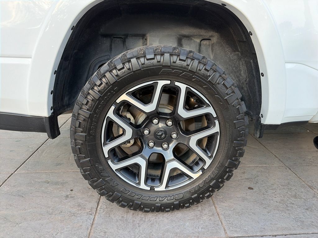 Used 2025 RAM 1500 Laramie AWD/4WD image 14